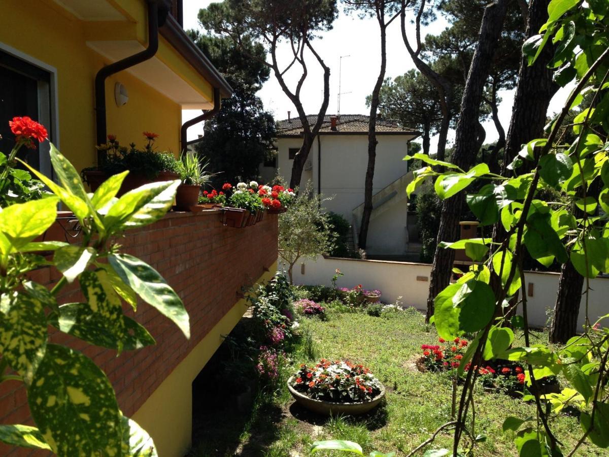 Cozy Villa With Large Garden Near The Beach Rosolina Mare Exterior photo